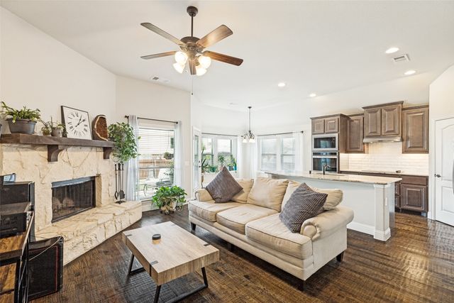 528 Thompson Drive, Van Alstyne, TX 75495