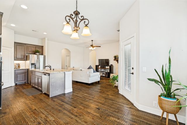 528 Thompson Drive, Van Alstyne, TX 75495