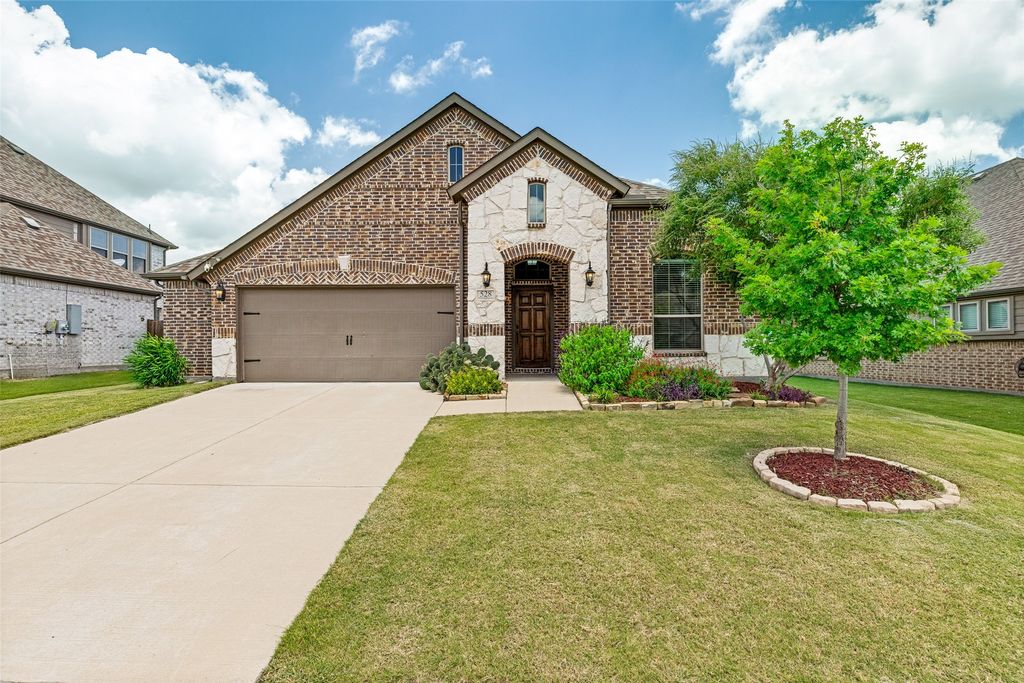 528 Thompson Drive, Van Alstyne, TX 75495