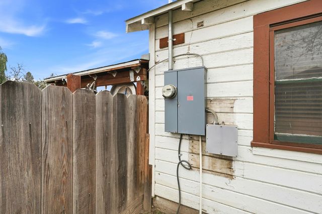 861 Wayside Dr, Turlock, CA 95380