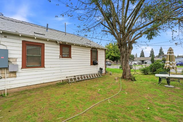 861 Wayside Dr, Turlock, CA 95380