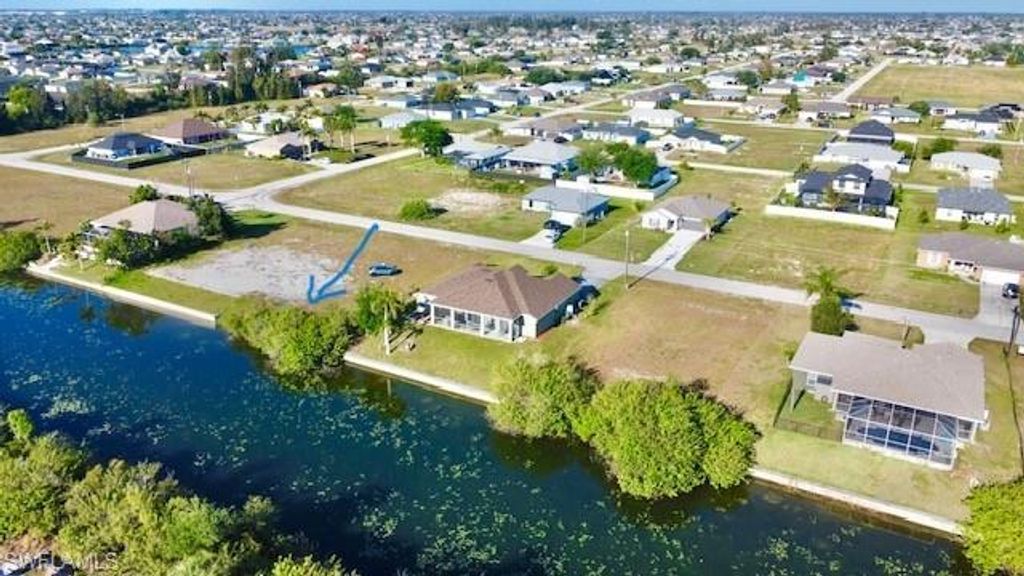 2025 NE 5th PL, CAPE CORAL, FL 33909 — photo 2