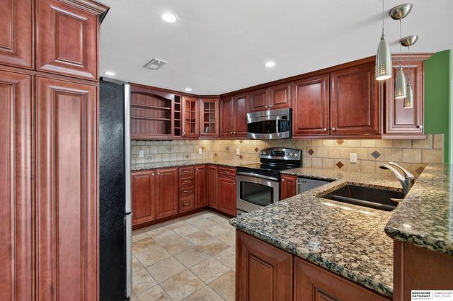 13811 S 41st Street, Bellevue, NE 68123