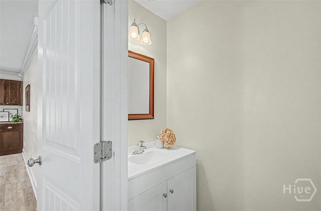 Image 11 of property listing at 200 Sawgrass Drive, Savannah, GA 31405