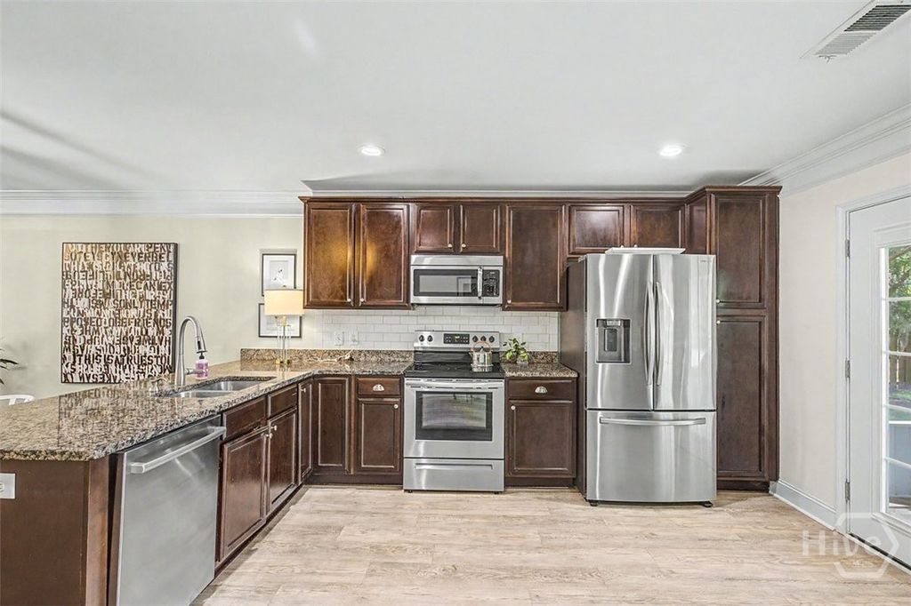 Image 16 of property listing at 200 Sawgrass Drive, Savannah, GA 31405