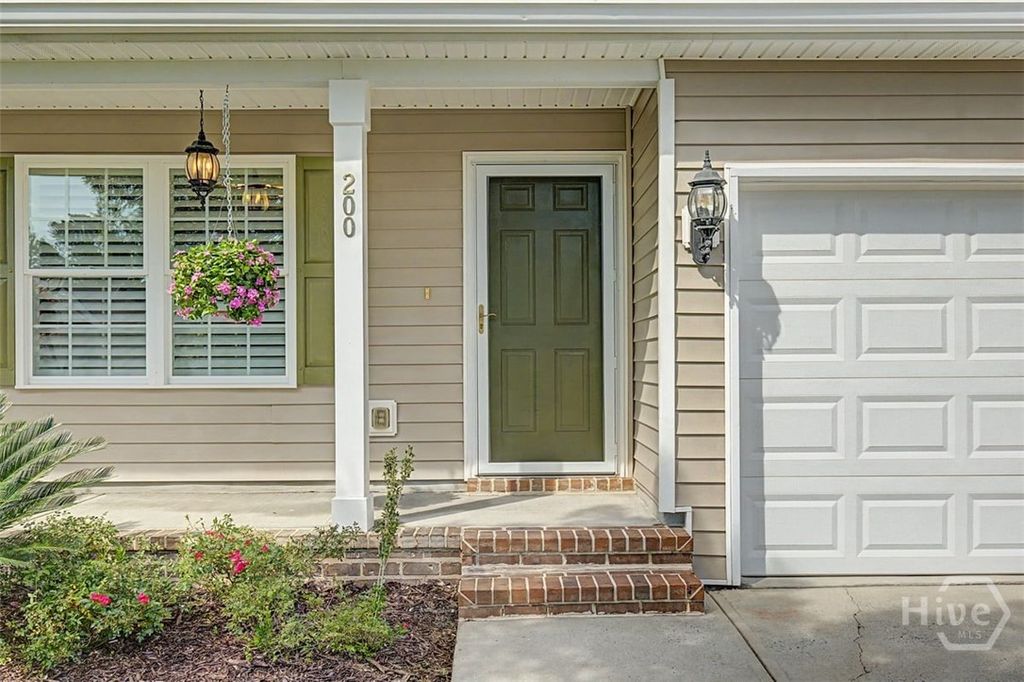 Image 5 of property listing at 200 Sawgrass Drive, Savannah, GA 31405