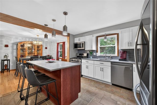 450 Satinwood Dr, West Mifflin, PA 15122