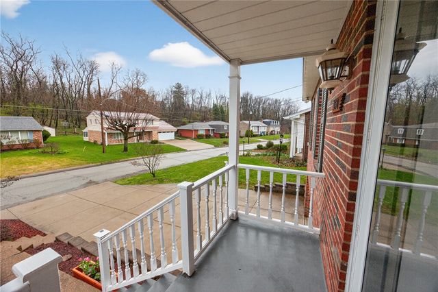 450 Satinwood Dr, West Mifflin, PA 15122