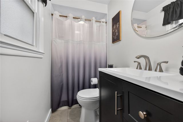 450 Satinwood Dr, West Mifflin, PA 15122