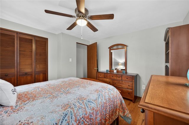 450 Satinwood Dr, West Mifflin, PA 15122