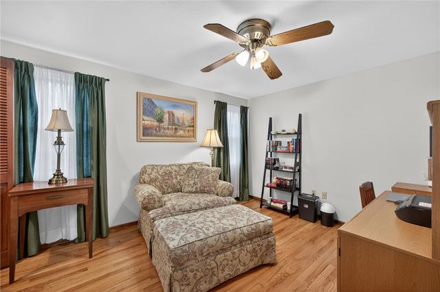 450 Satinwood Dr, West Mifflin, PA 15122