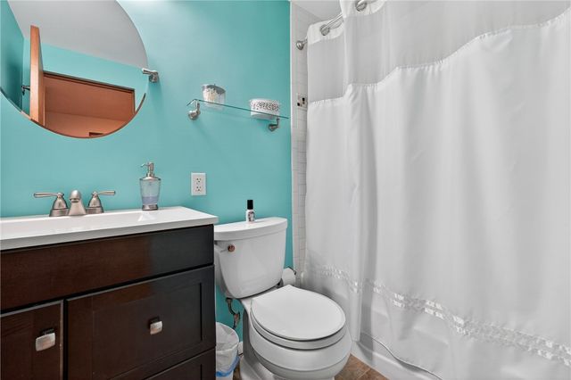 450 Satinwood Dr, West Mifflin, PA 15122