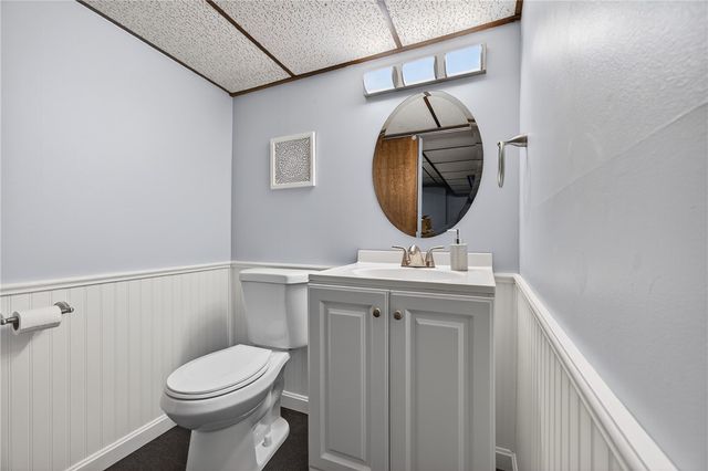 450 Satinwood Dr, West Mifflin, PA 15122