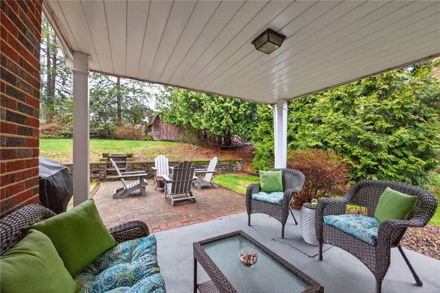 450 Satinwood Dr, West Mifflin, PA 15122