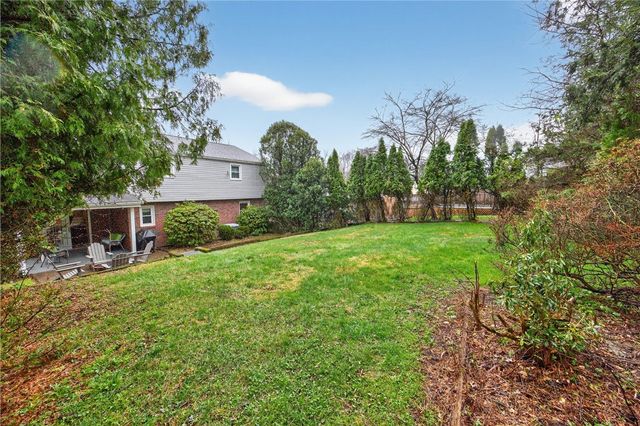 450 Satinwood Dr, West Mifflin, PA 15122