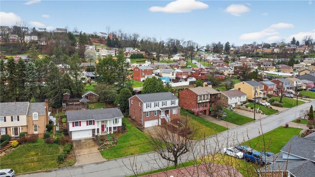 450 Satinwood Dr, West Mifflin, PA 15122