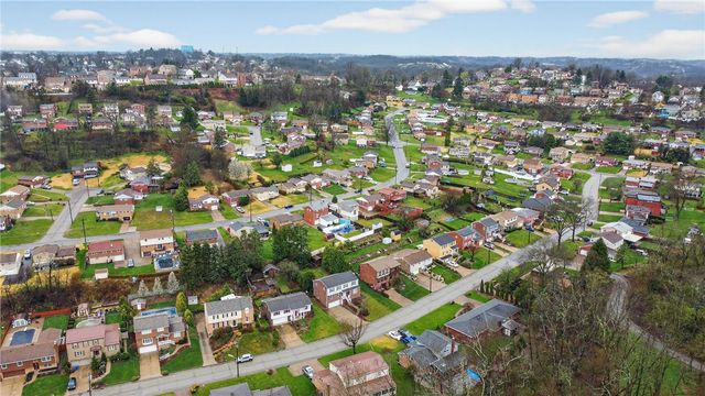 450 Satinwood Dr, West Mifflin, PA 15122