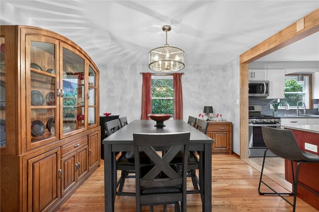 450 Satinwood Dr, West Mifflin, PA 15122