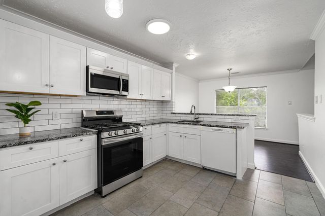 2031 Summerfield Place, Sugar Land, TX 77478