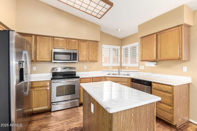 15221 N 87th Drive, Peoria, AZ 85381