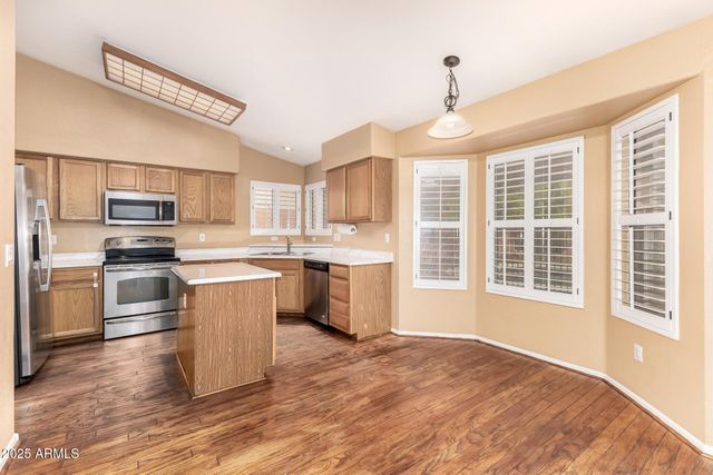 15221 N 87th Drive, Peoria, AZ 85381
