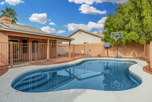 15221 N 87th Drive, Peoria, AZ 85381