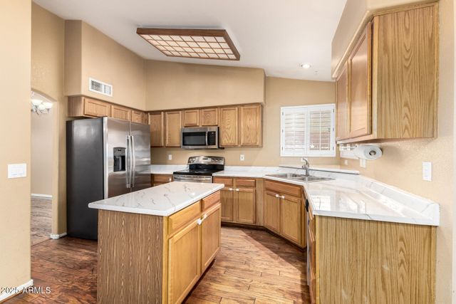 15221 N 87th Drive, Peoria, AZ 85381