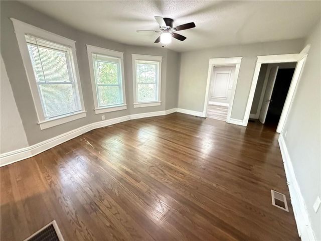 3825 E 56th Street, Kansas City, MO 64130