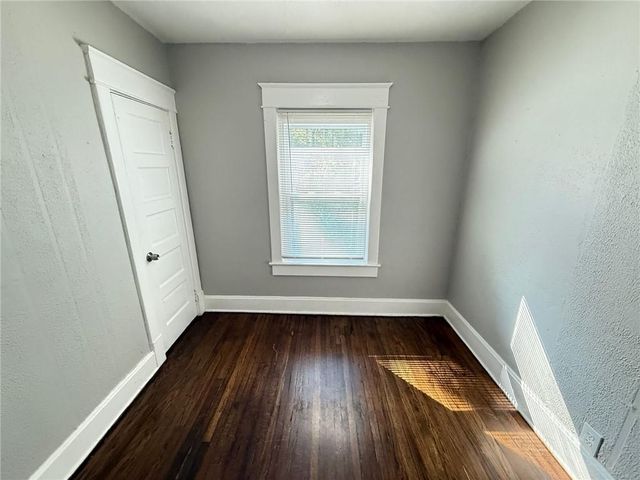 3825 E 56th Street, Kansas City, MO 64130