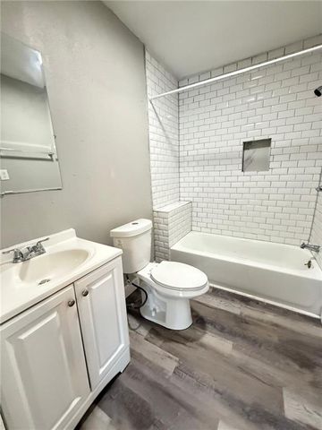 3825 E 56th Street, Kansas City, MO 64130