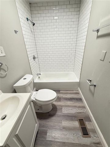 3825 E 56th Street, Kansas City, MO 64130