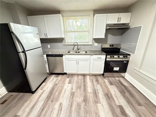 3825 E 56th Street, Kansas City, MO 64130