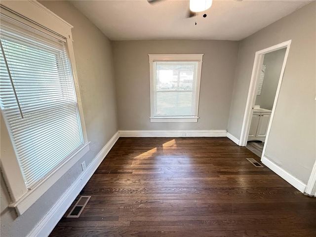 3825 E 56th Street, Kansas City, MO 64130