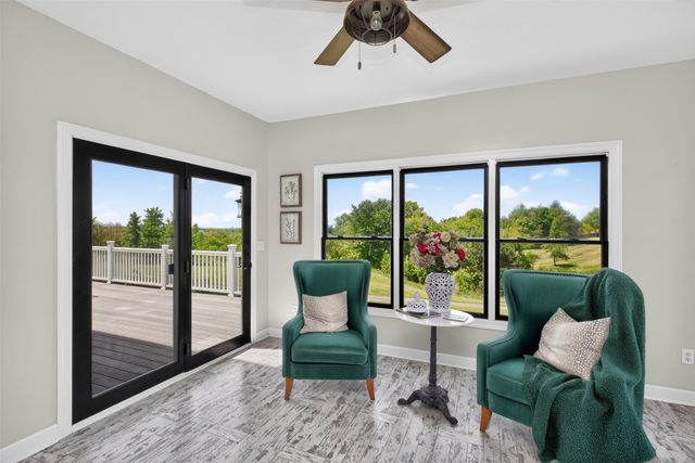 2403 W 10th Avenue, Indianola, IA 50125