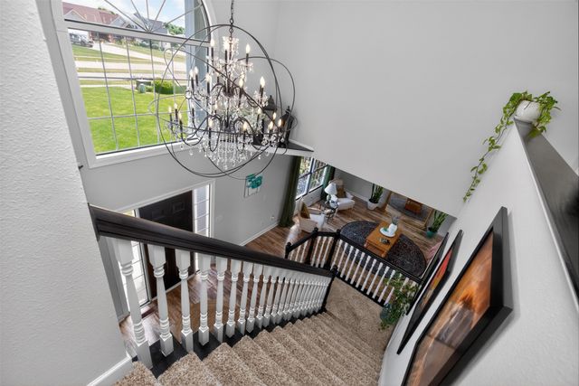 2403 W 10th Avenue, Indianola, IA 50125