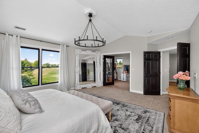 2403 W 10th Avenue, Indianola, IA 50125
