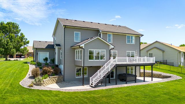 2403 W 10th Avenue, Indianola, IA 50125
