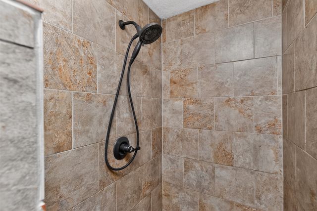 2403 W 10th Avenue, Indianola, IA 50125