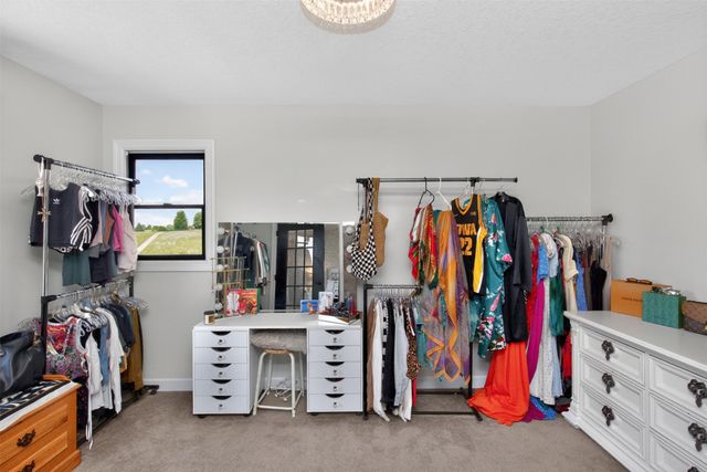 2403 W 10th Avenue, Indianola, IA 50125