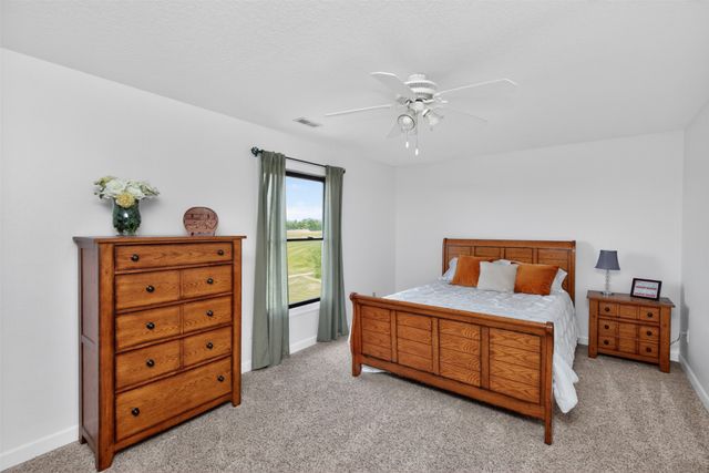 2403 W 10th Avenue, Indianola, IA 50125