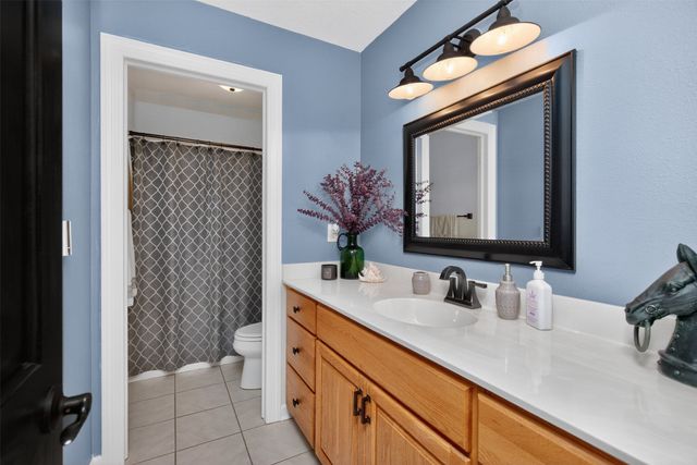 2403 W 10th Avenue, Indianola, IA 50125