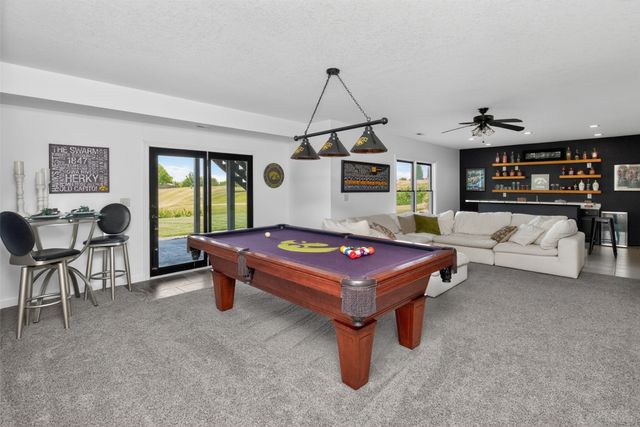 2403 W 10th Avenue, Indianola, IA 50125