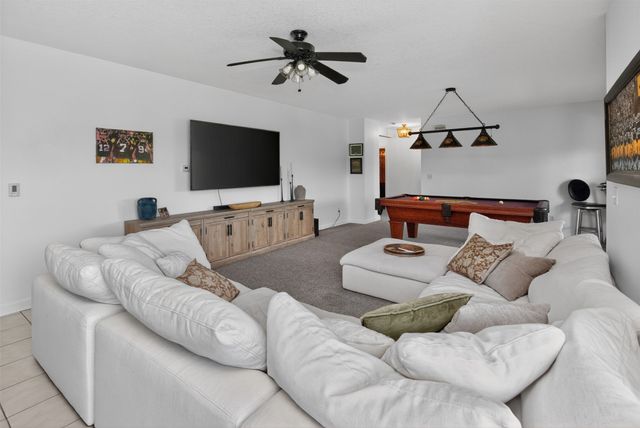 2403 W 10th Avenue, Indianola, IA 50125