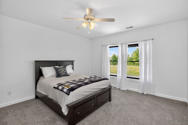 2403 W 10th Avenue, Indianola, IA 50125