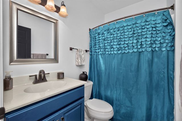 2403 W 10th Avenue, Indianola, IA 50125