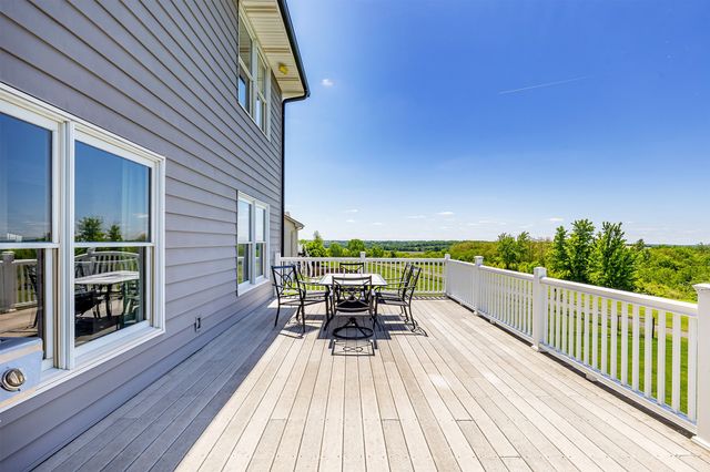 2403 W 10th Avenue, Indianola, IA 50125
