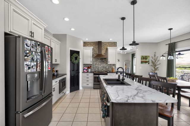 2403 W 10th Avenue, Indianola, IA 50125