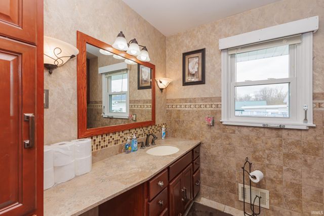 1217 S Helen Drive, Muncie, IN 47302