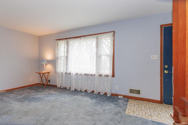 1217 S Helen Drive, Muncie, IN 47302