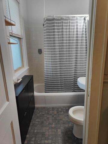 2537 Pillsbury Avenue S, Minneapolis, MN 55404